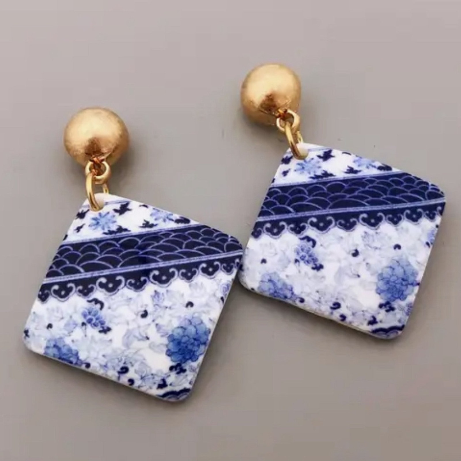 Chinoiserie Blue And White Earrings 10$